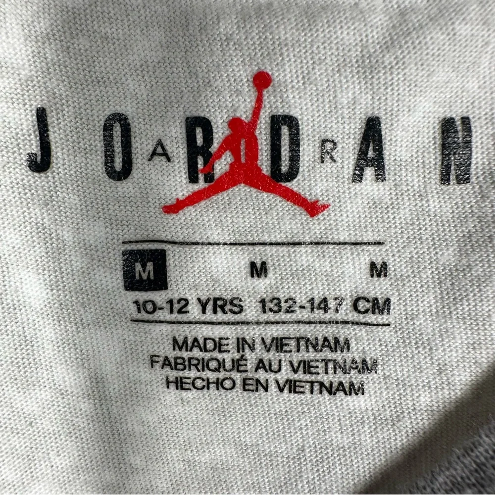 Jordan Kids Gray and White Speckled Tee With Jumpman Logo Size Medium 10-12 - Picture 4 of 4